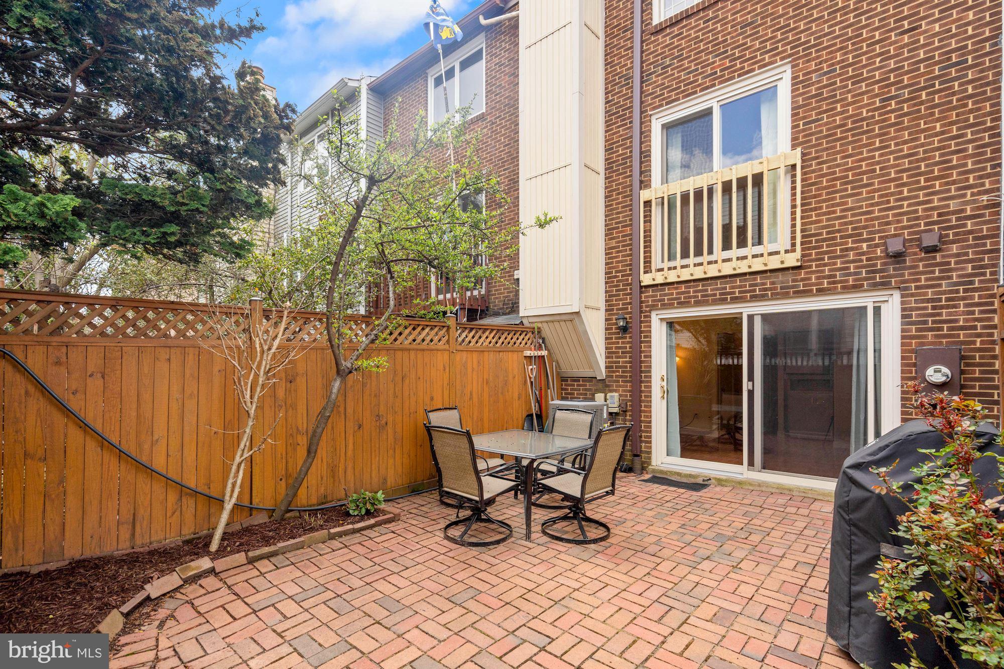 LAUREL GREEN - Residential Lease