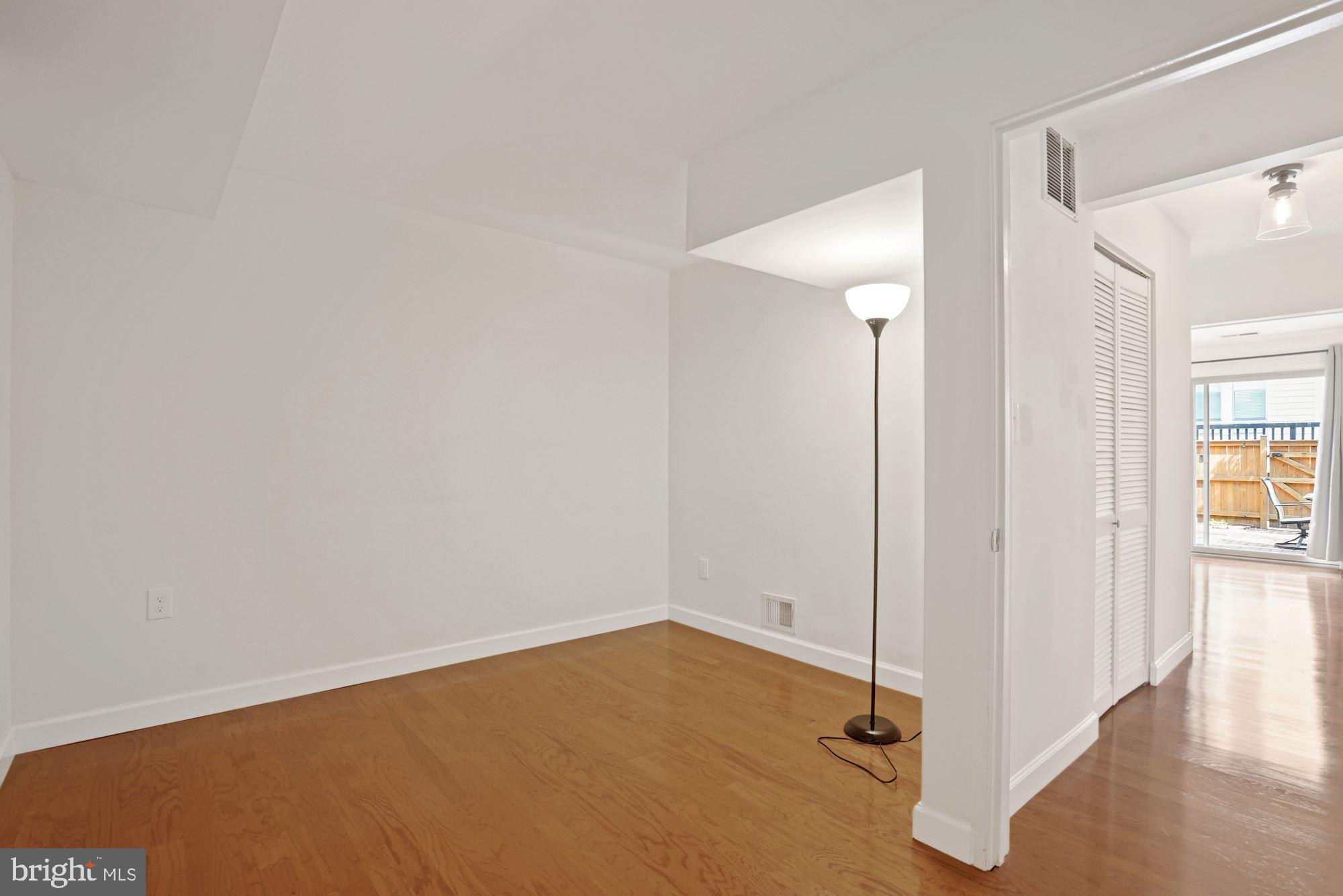 LAUREL GREEN - Residential Lease