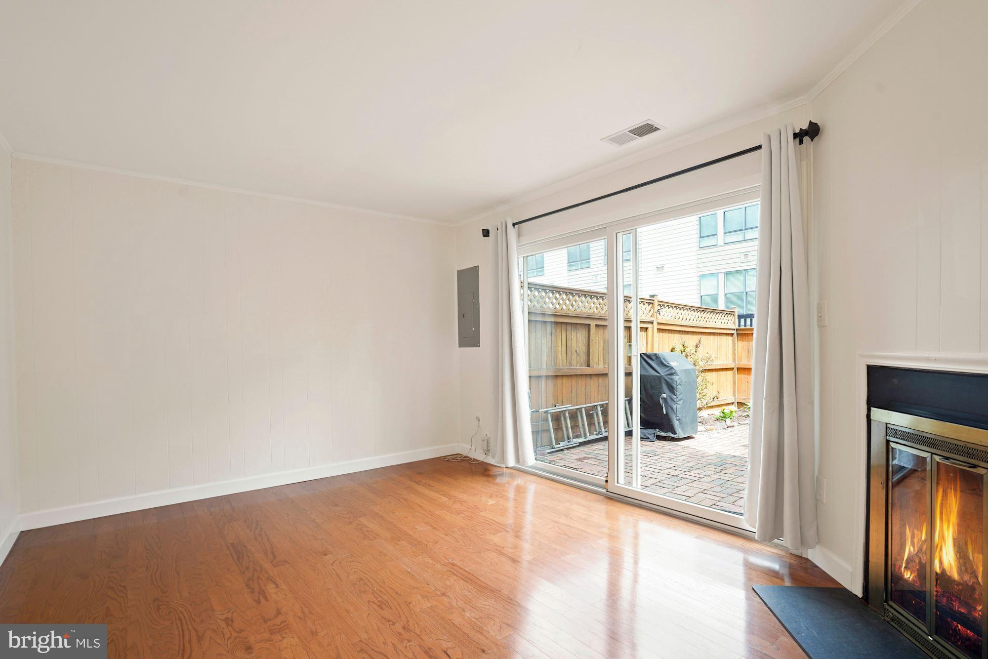 LAUREL GREEN - Residential Lease