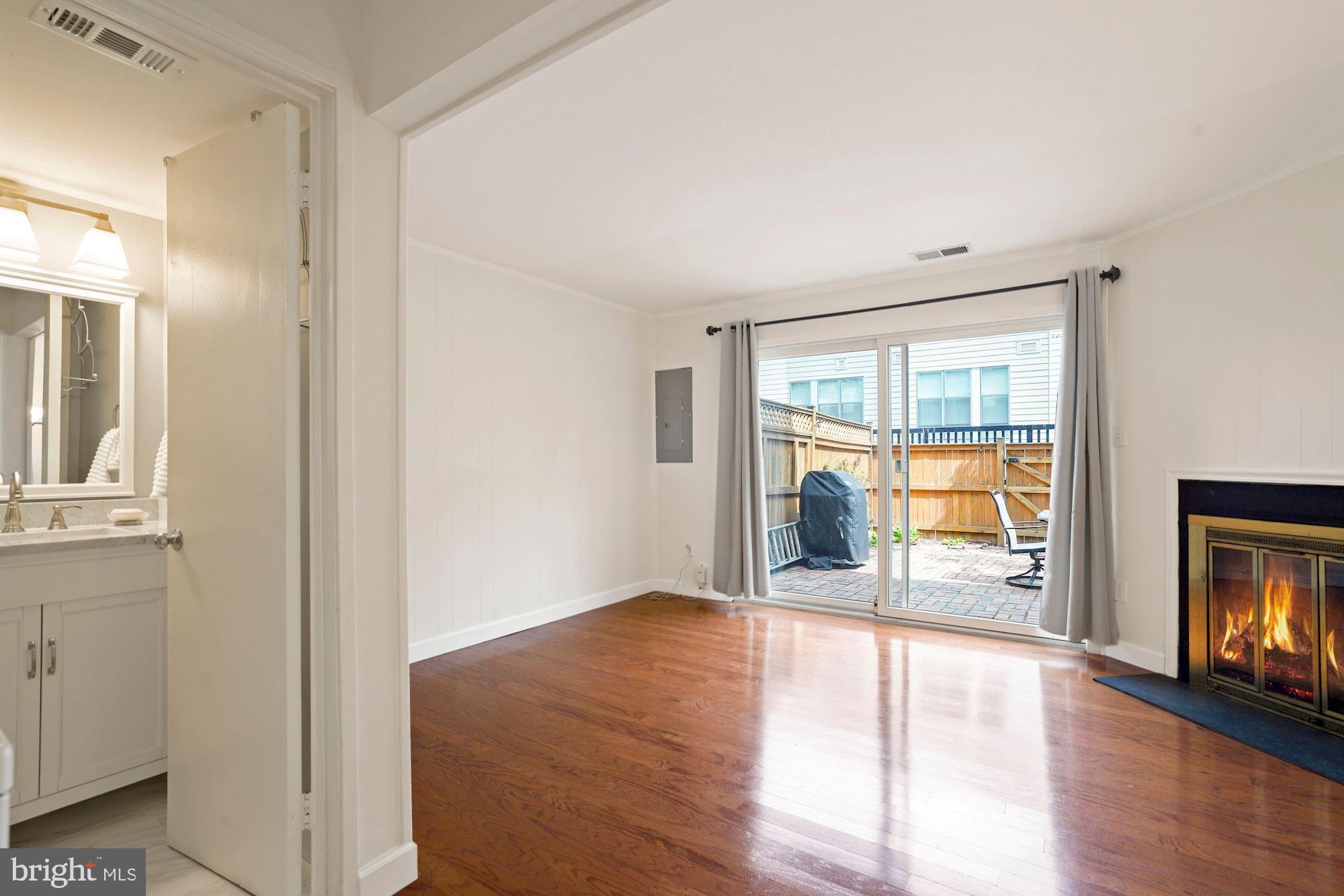 LAUREL GREEN - Residential Lease