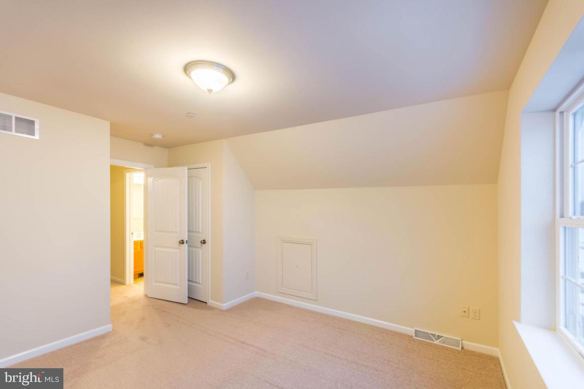 WOODS EDGE - Residential