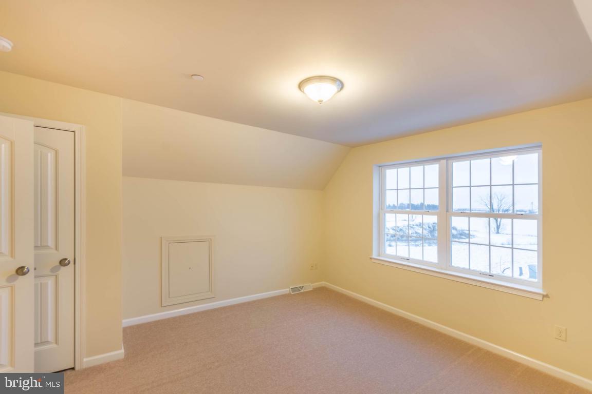 WOODS EDGE - Residential