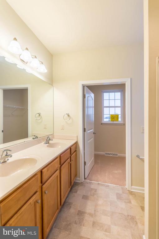 WOODS EDGE - Residential