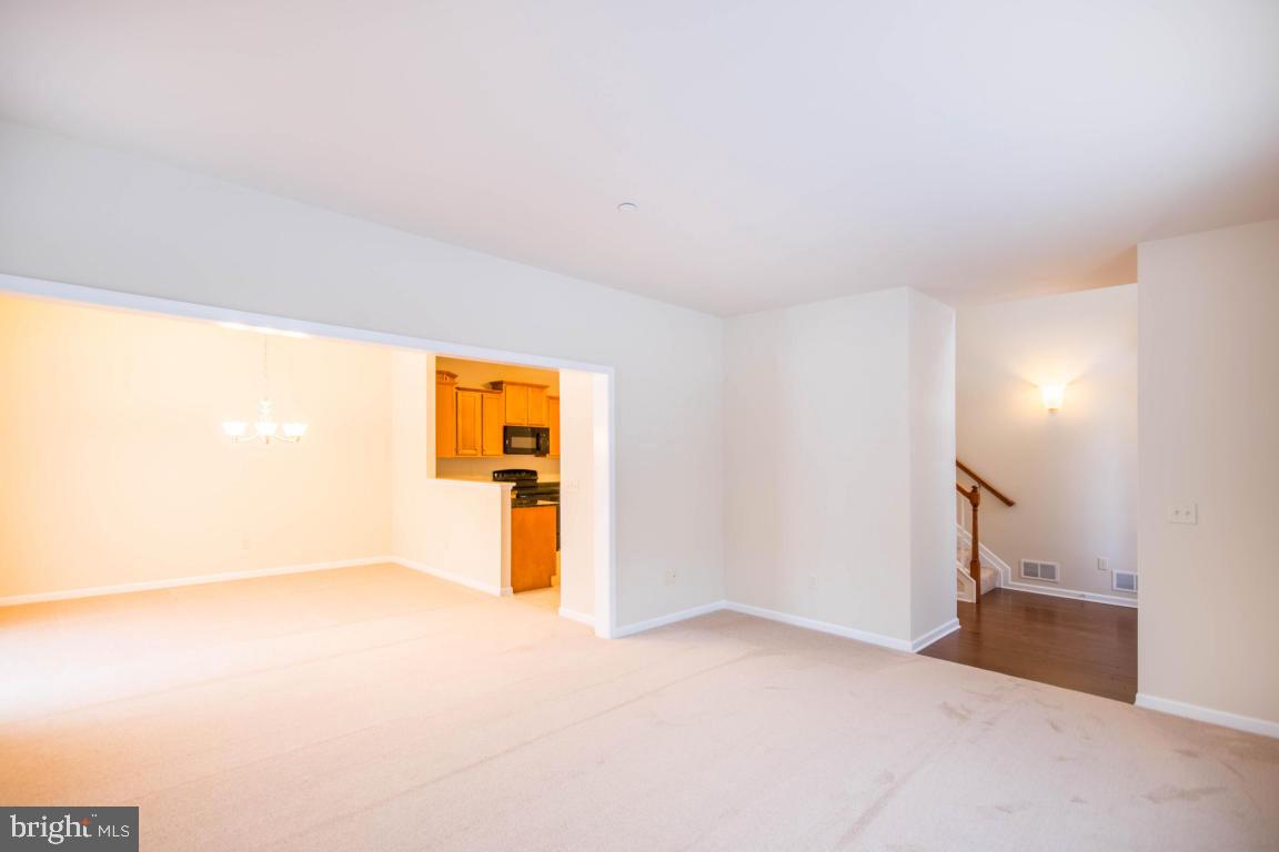 WOODS EDGE - Residential