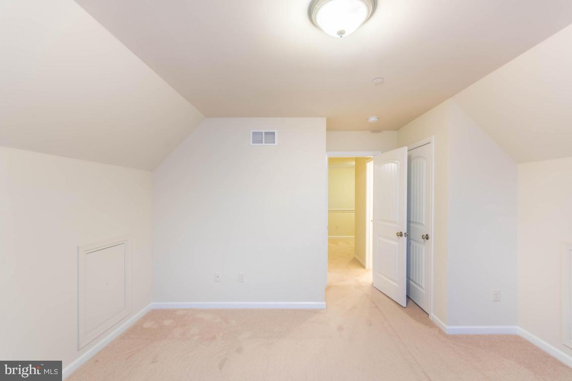 WOODS EDGE - Residential