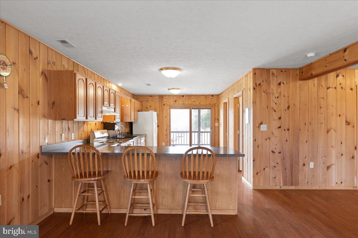 HICKORY WOOD - Residential