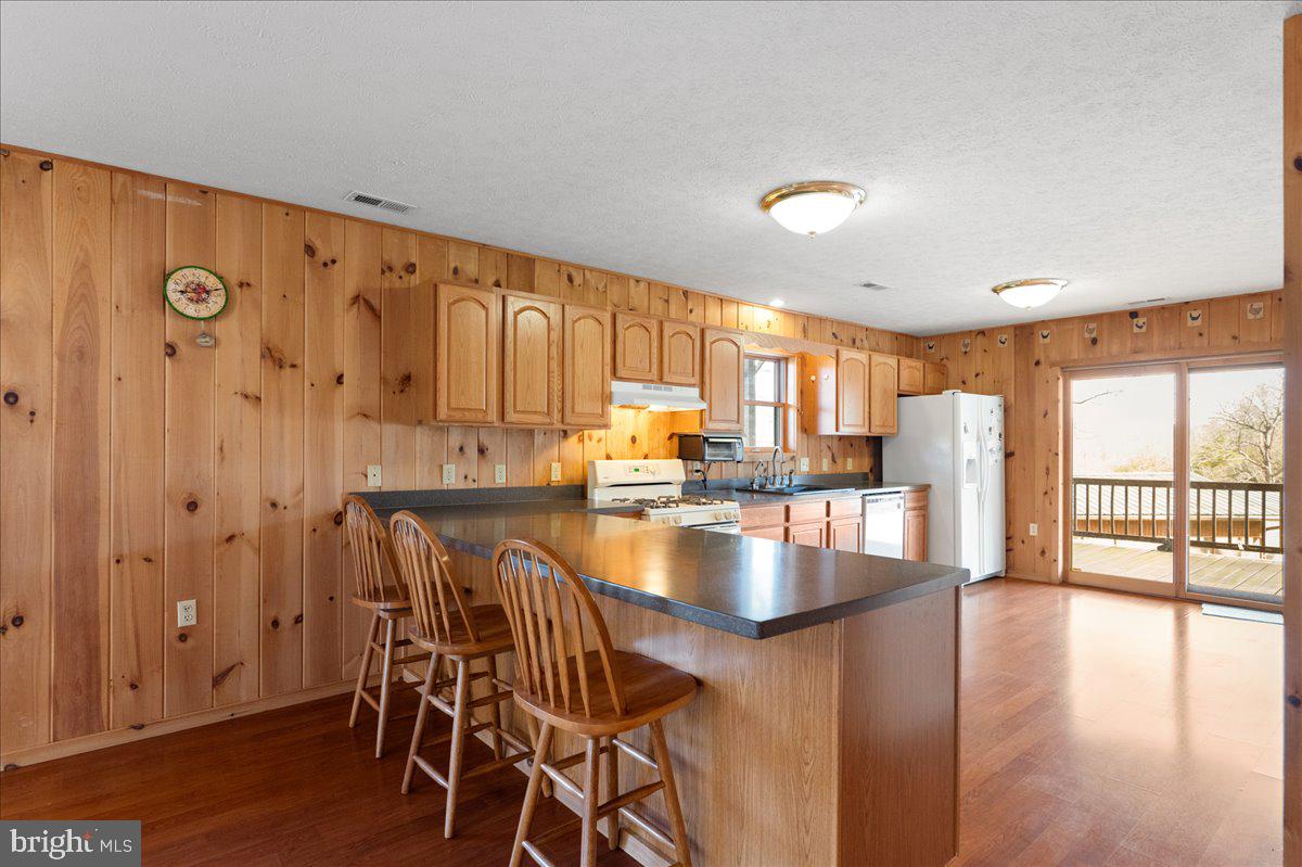 HICKORY WOOD - Residential