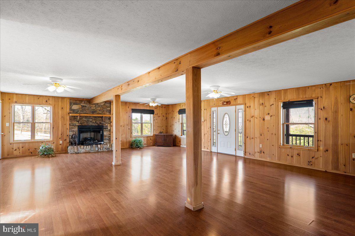 HICKORY WOOD - Residential