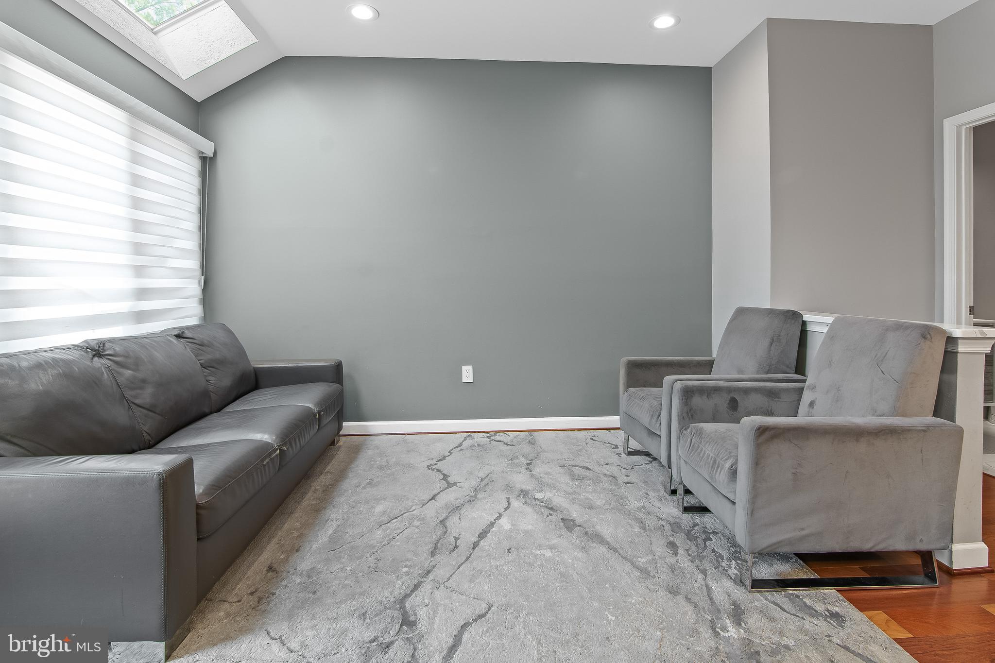 SUMMIT CHASE - Residential