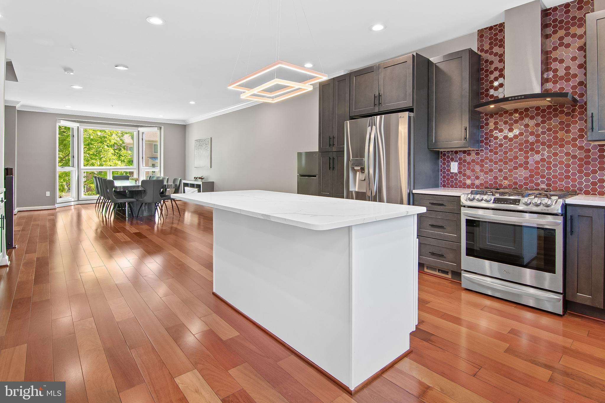 SUMMIT CHASE - Residential