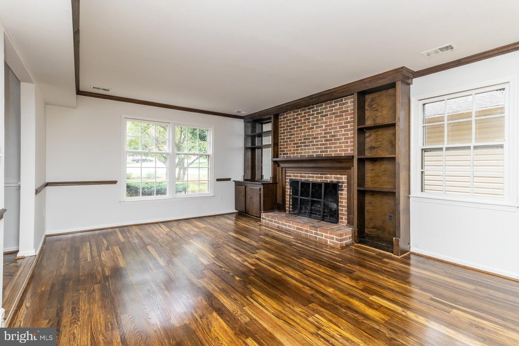 Photo of 1600 Charnita Court, VIENNA, VA 22182 (MLS # VAFX2347348)