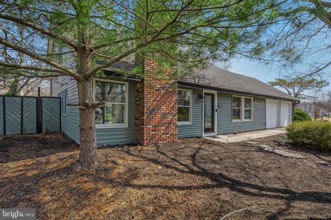 Homes For Sale - 18 Holmes Lane<br/> MARLTON, NJ 08053