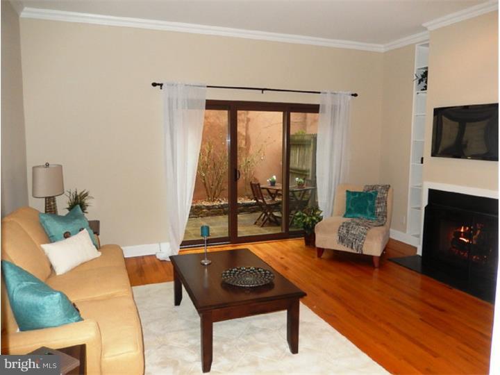 QUEEN VILLAGE - Residential