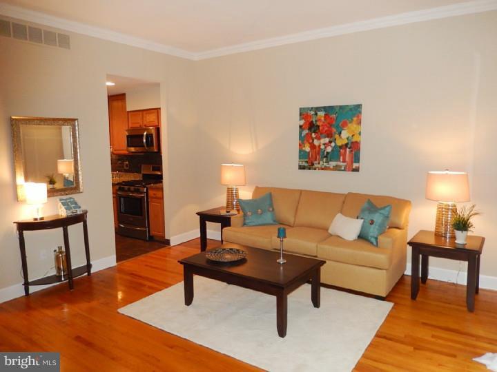 QUEEN VILLAGE - Residential