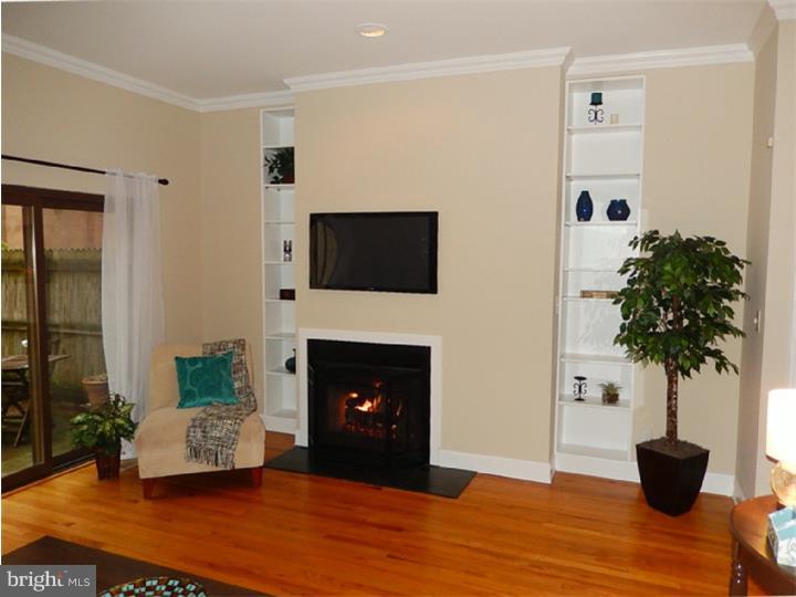QUEEN VILLAGE - Residential