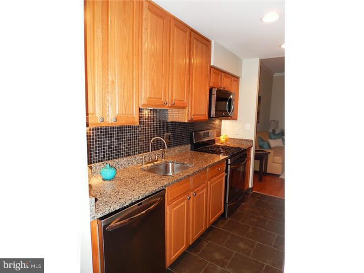 QUEEN VILLAGE - Residential
