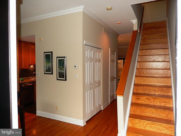 QUEEN VILLAGE - Residential