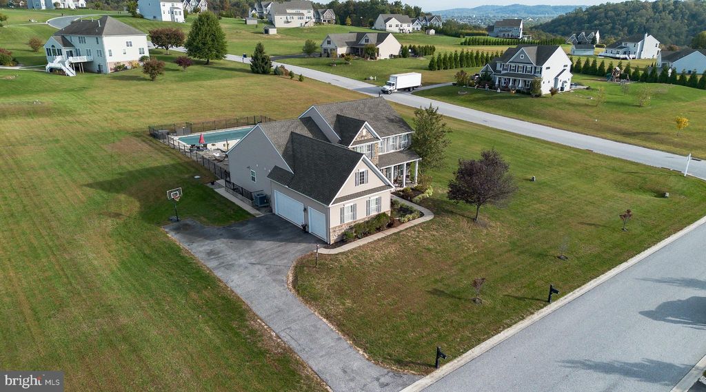 Photo of 240 Hunters Chase, ETTERS, PA 17319 (MLS # PAYK2092056)