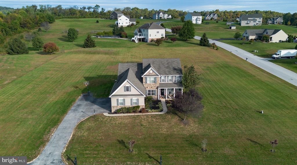 Photo of 240 Hunters Chase, ETTERS, PA 17319 (MLS # PAYK2092056)