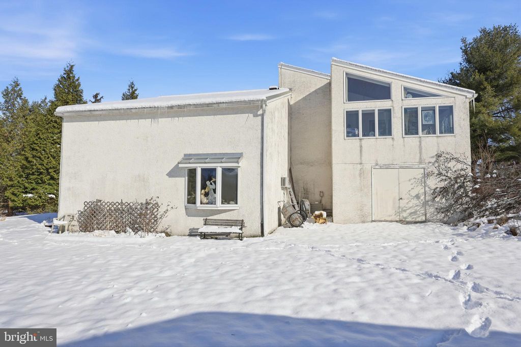 Photo of 24 Old Limekiln Road, DOYLESTOWN, PA 18901 (MLS # PABU2111224)