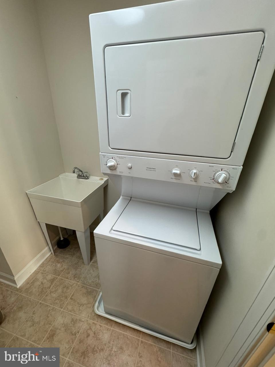 VILLAGES OF URBANA - Residential Lease