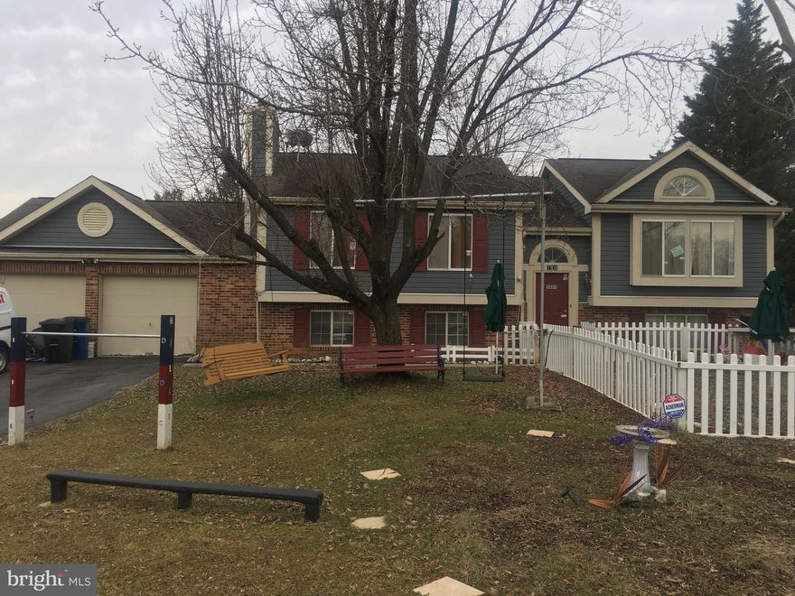 Short sale, sales price subject to third party approval, Strictly sold as-is, showings by appointment only.