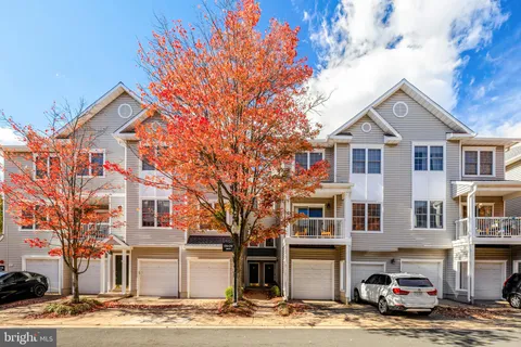 12912 Fair Briar Lane, Fairfax, VA MLS: VAFX2277858