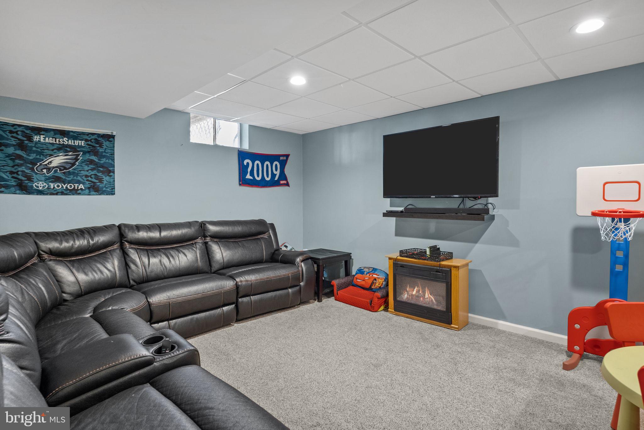 MONROE COURT - Residential