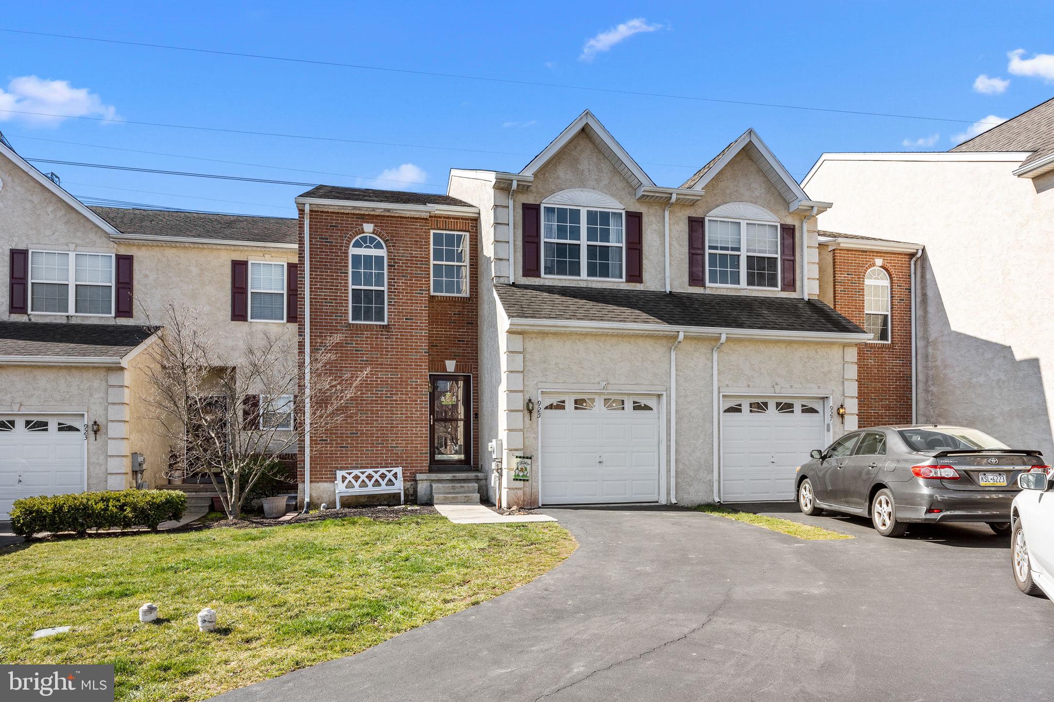 MONROE COURT - Residential