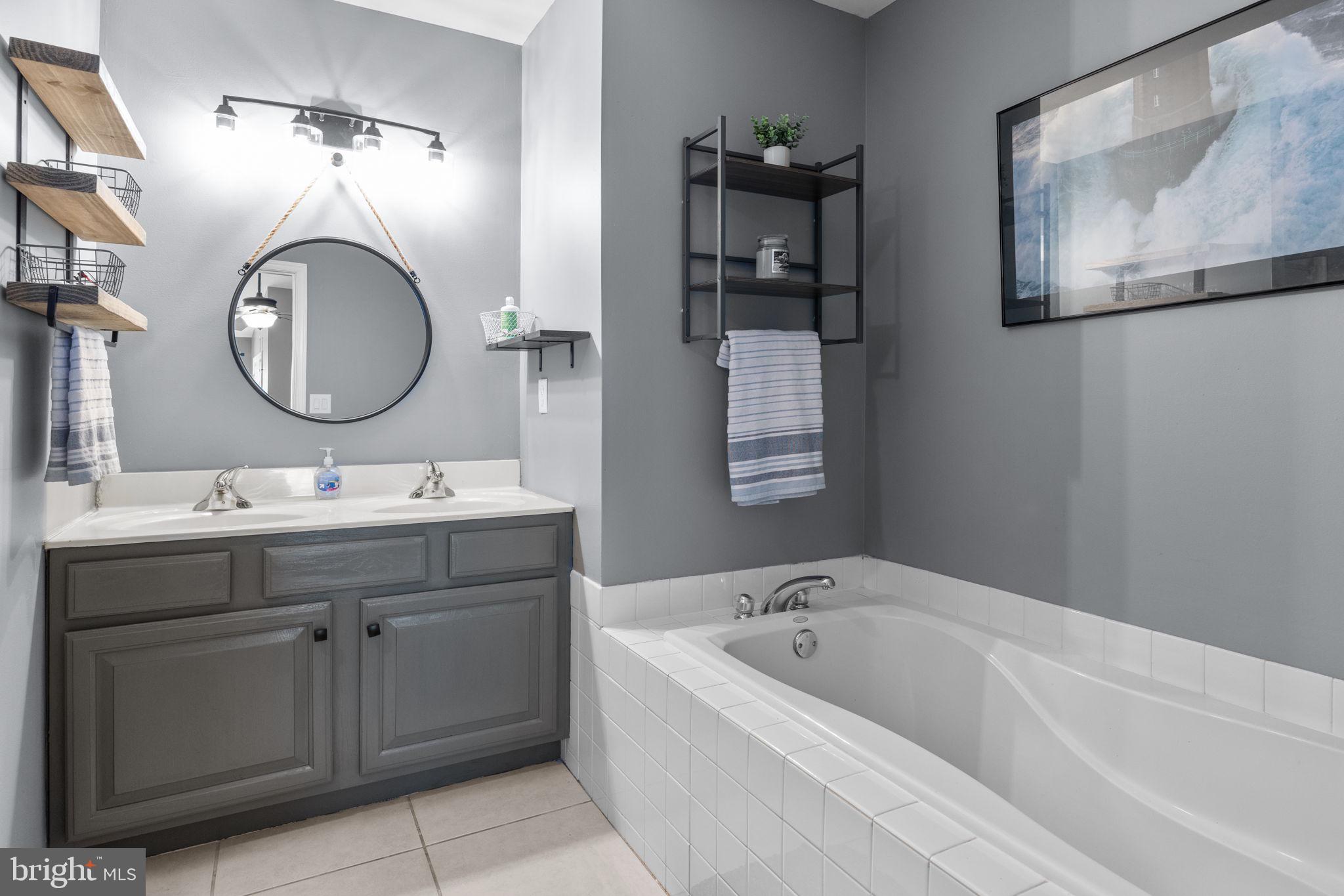 MONROE COURT - Residential