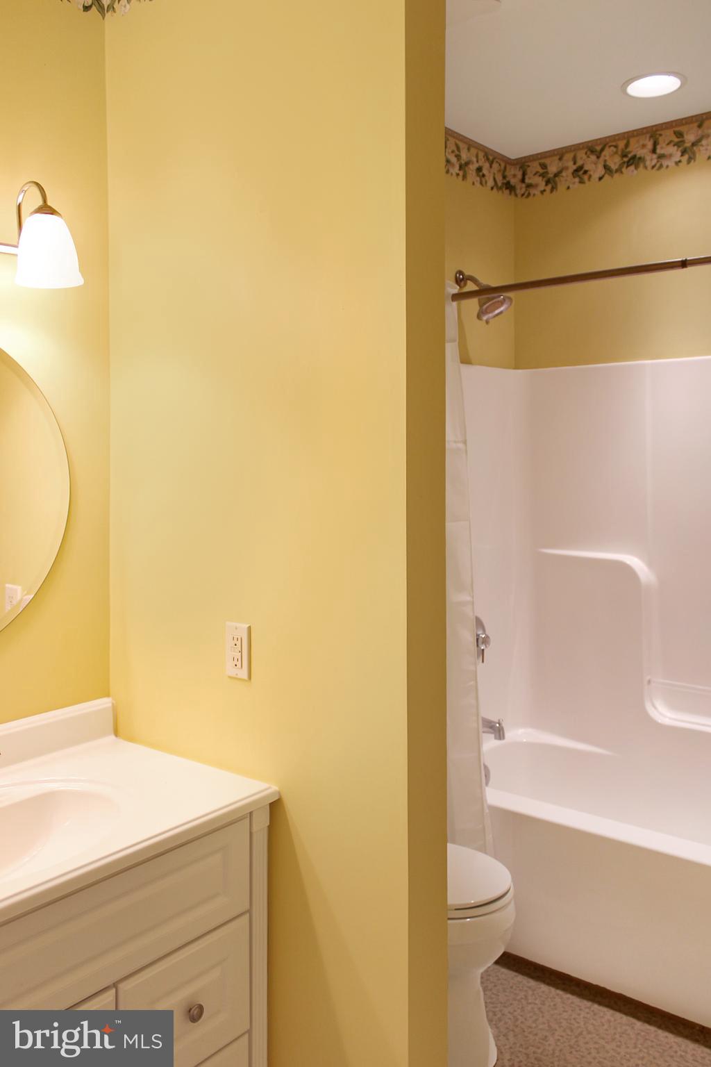 MONTGOMERY RIDGE - Residential Lease