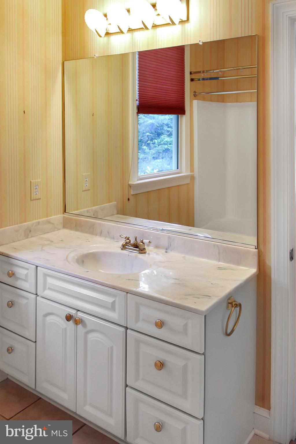 MONTGOMERY RIDGE - Residential Lease