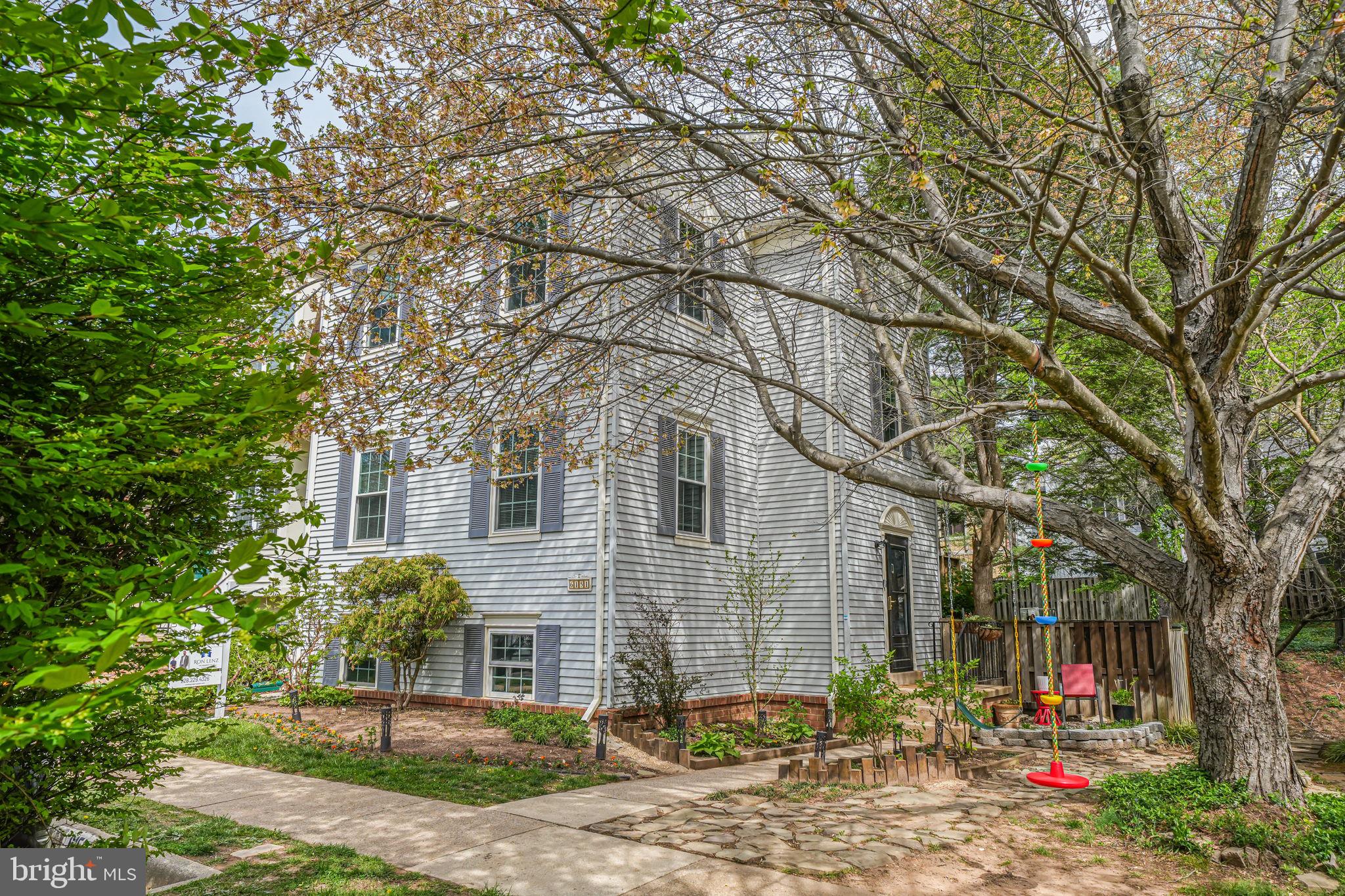 6151 GREEN HOLLOW COURT