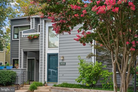 1933 VILLARIDGE DRIVE B 1933B RESTON VA 20191