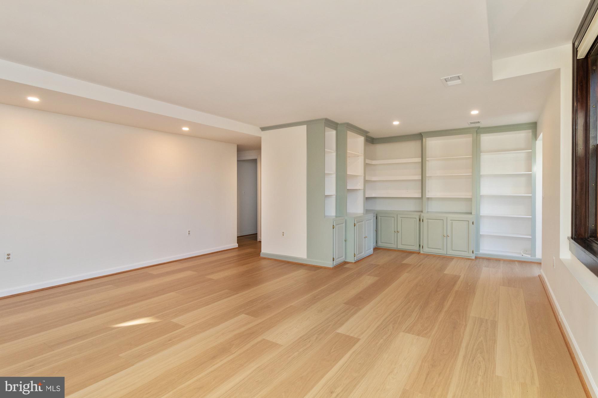 ROLAND PARK - Residential Lease