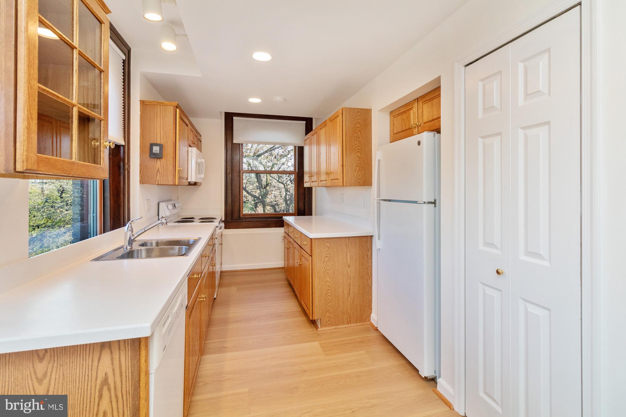 ROLAND PARK - Residential Lease