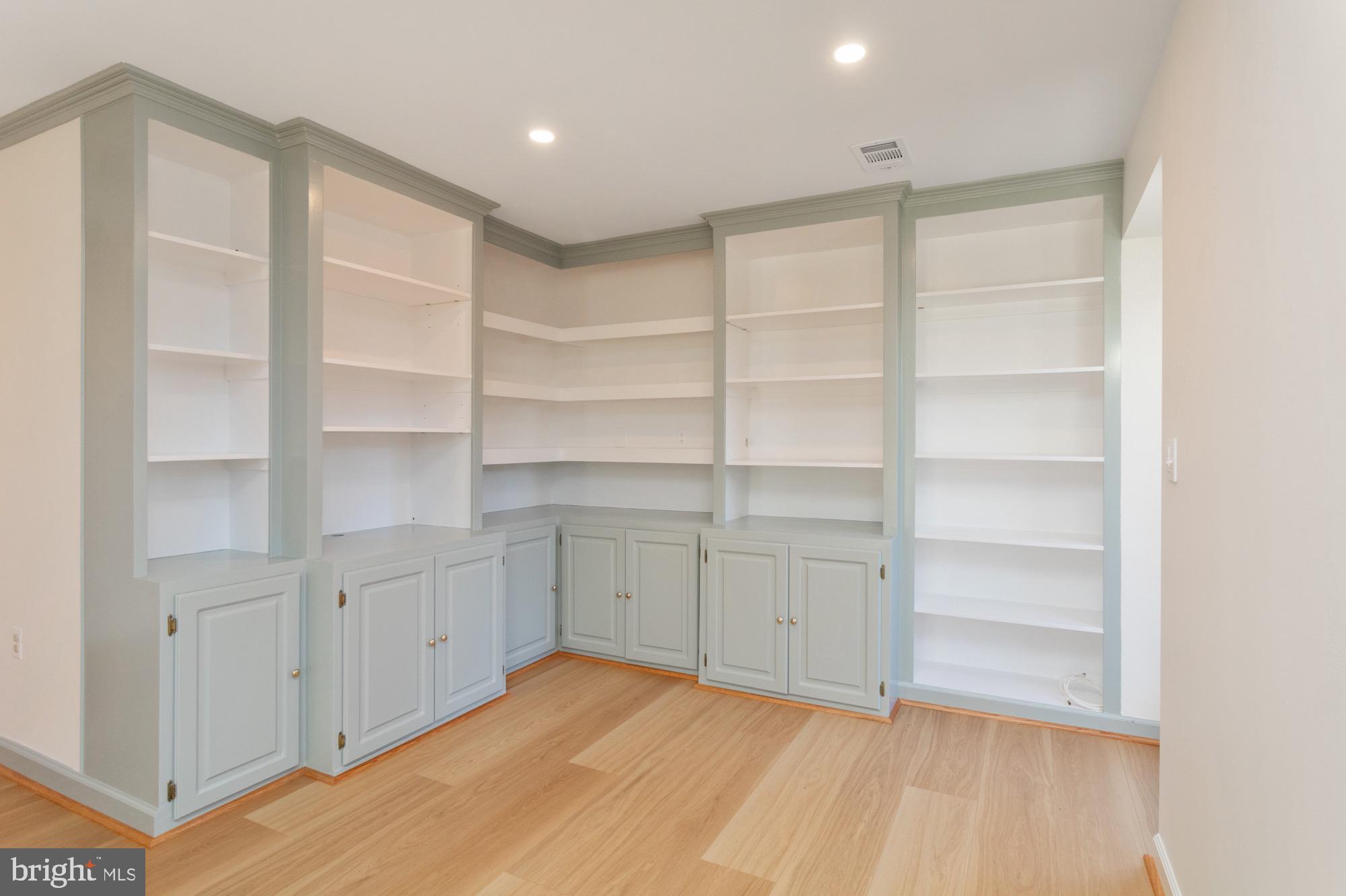 ROLAND PARK - Residential Lease