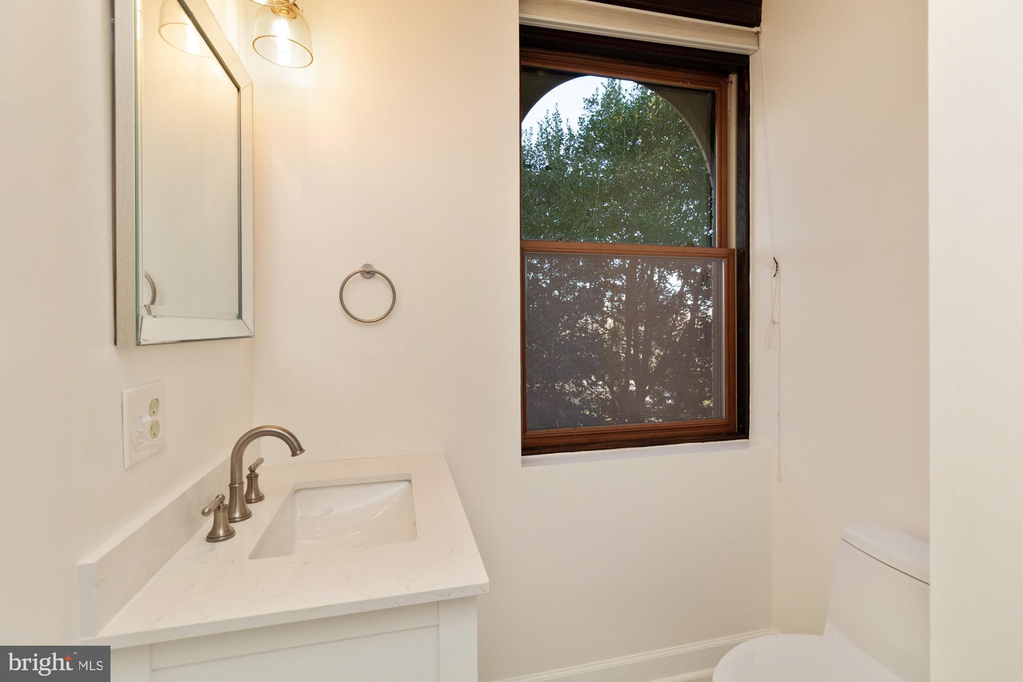 ROLAND PARK - Residential Lease