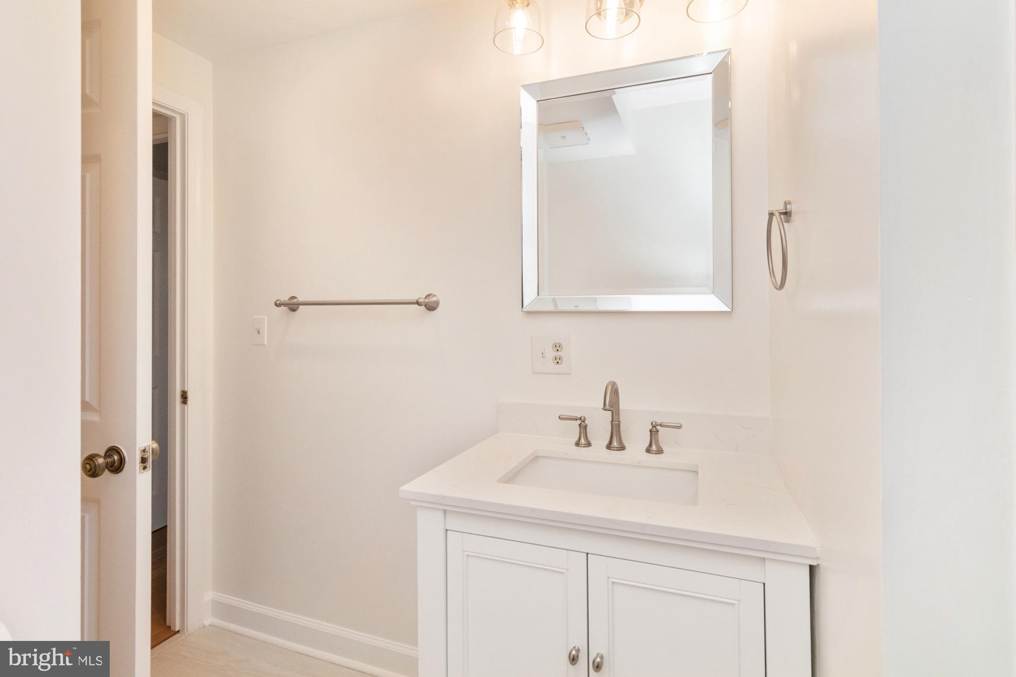 ROLAND PARK - Residential Lease