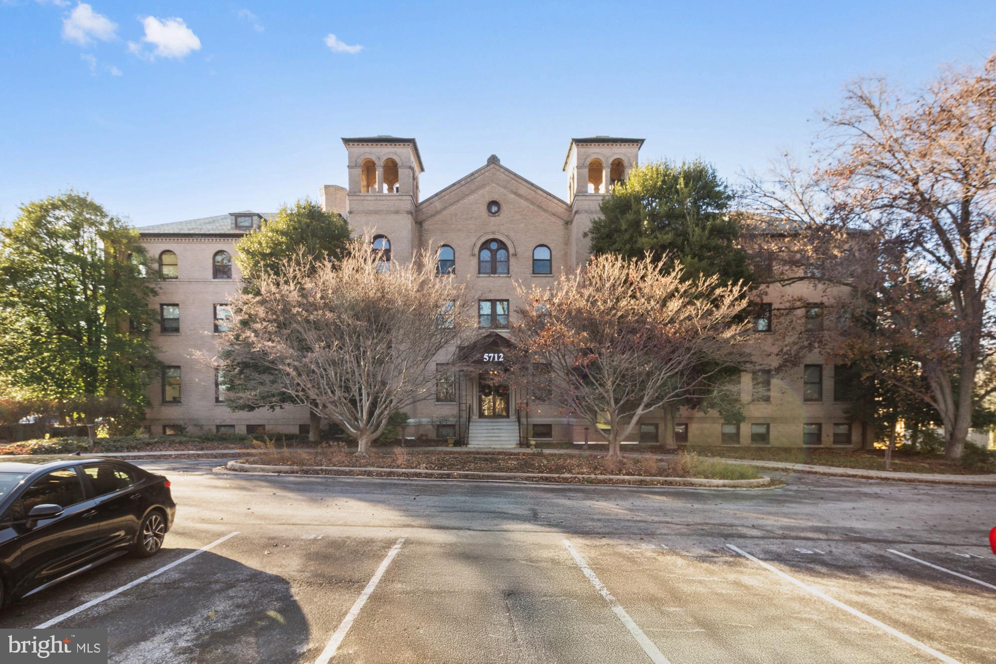 ROLAND PARK - Residential Lease