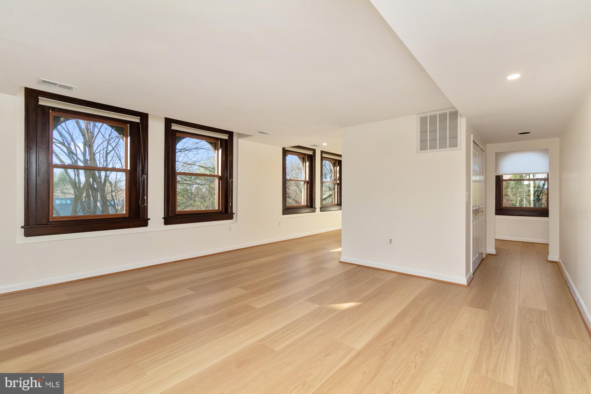 ROLAND PARK - Residential Lease