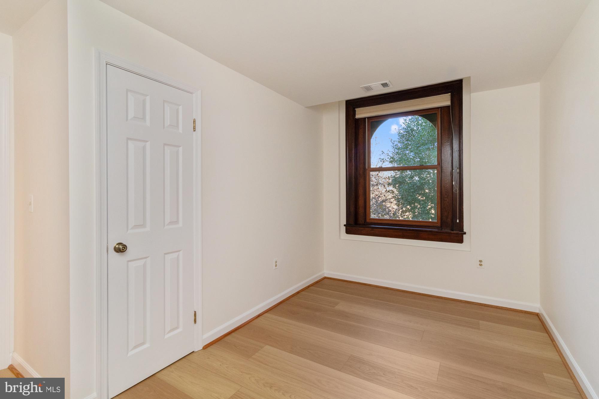 ROLAND PARK - Residential Lease