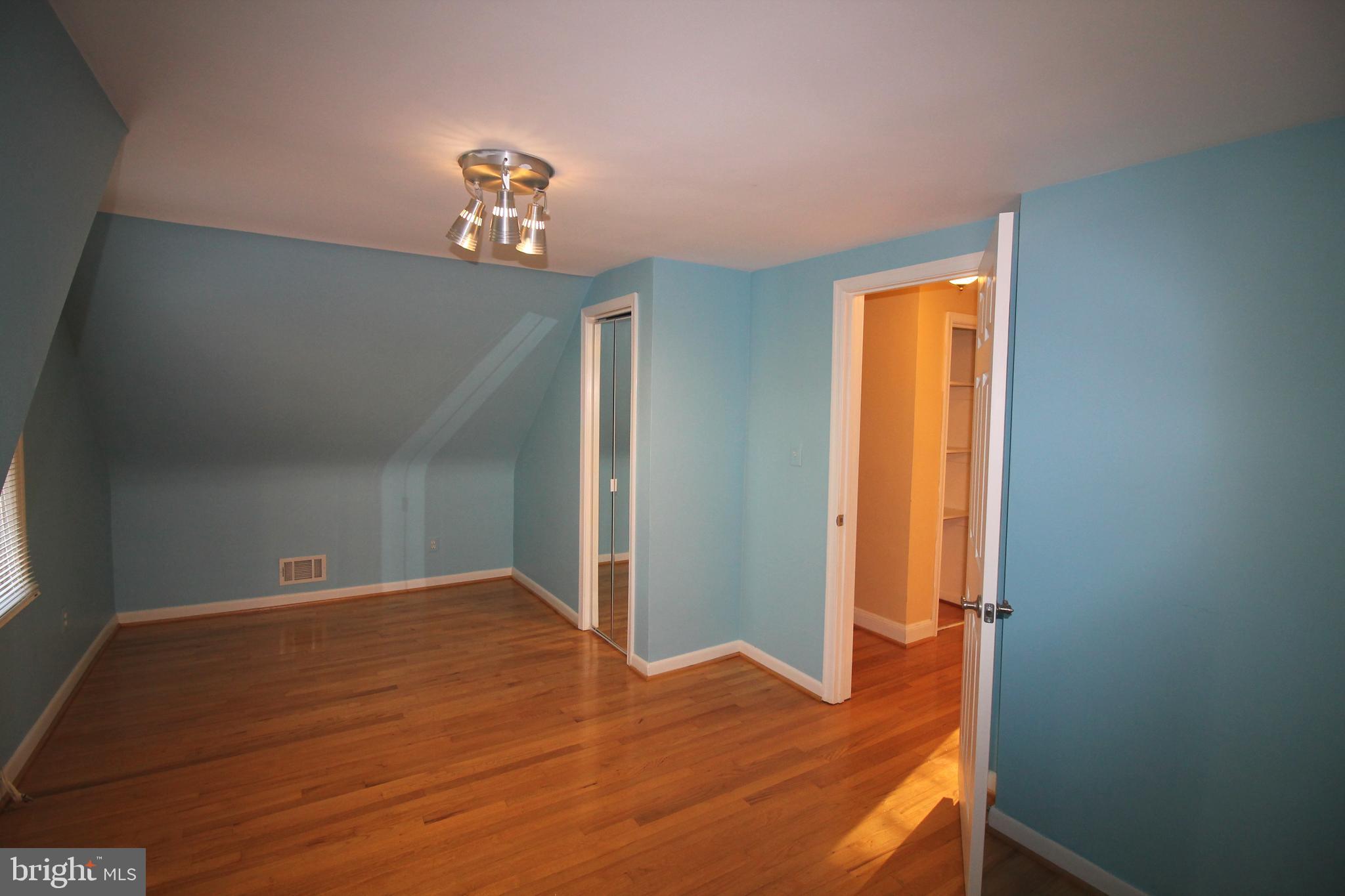 CHRIS MAR MANOR - Residential