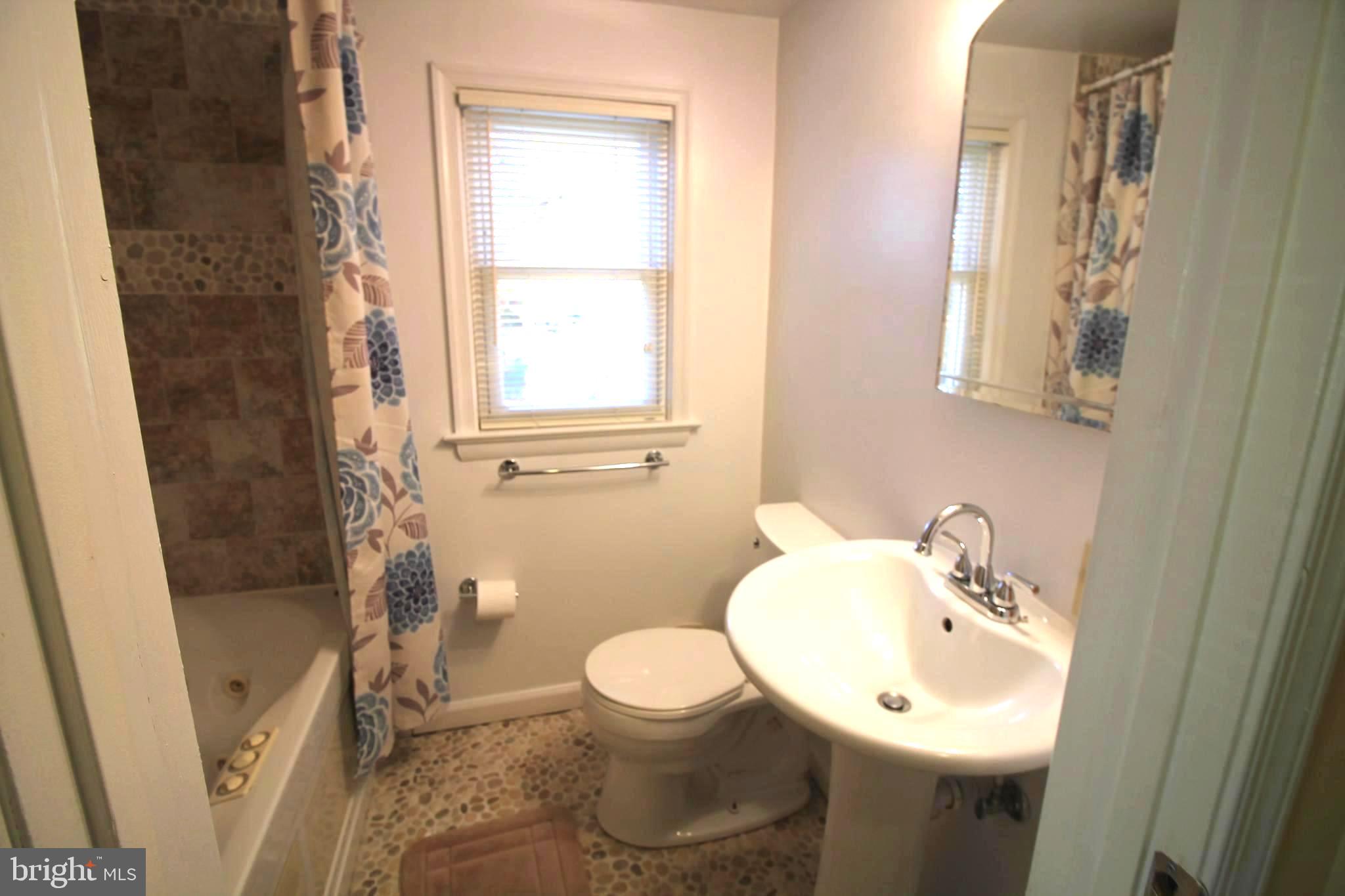 CHRIS MAR MANOR - Residential