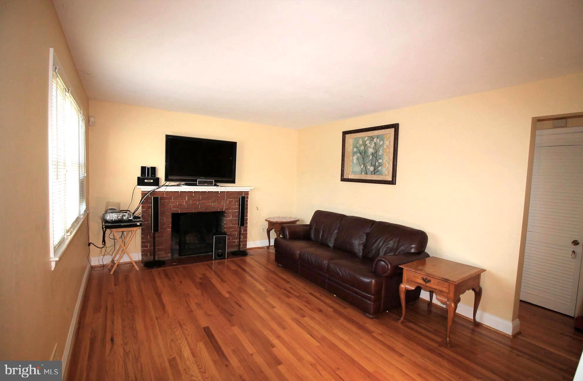 CHRIS MAR MANOR - Residential