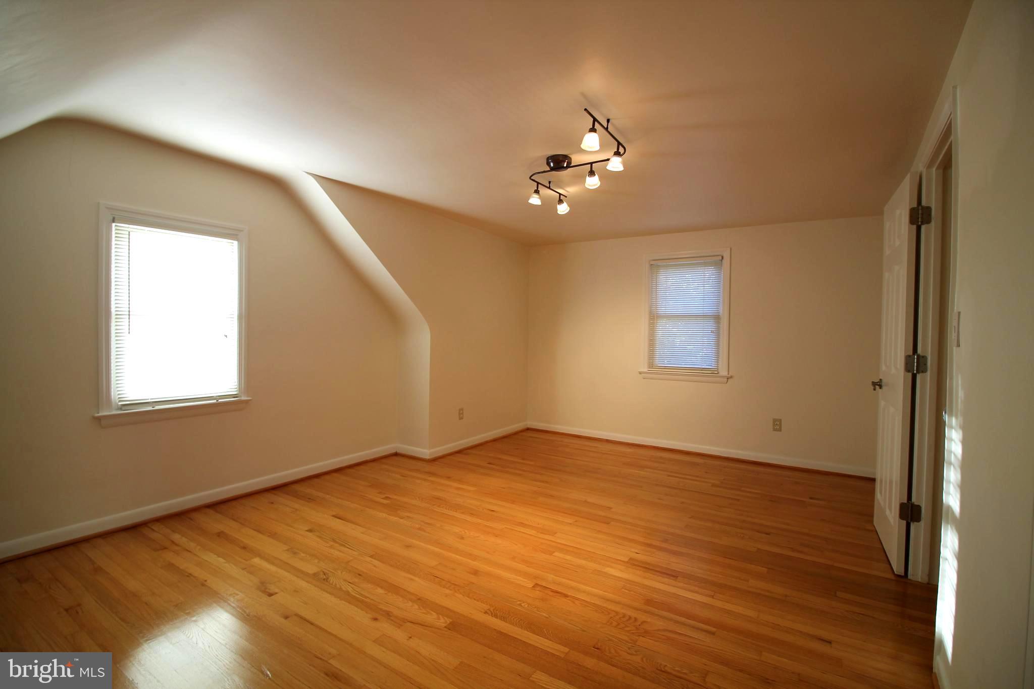 CHRIS MAR MANOR - Residential