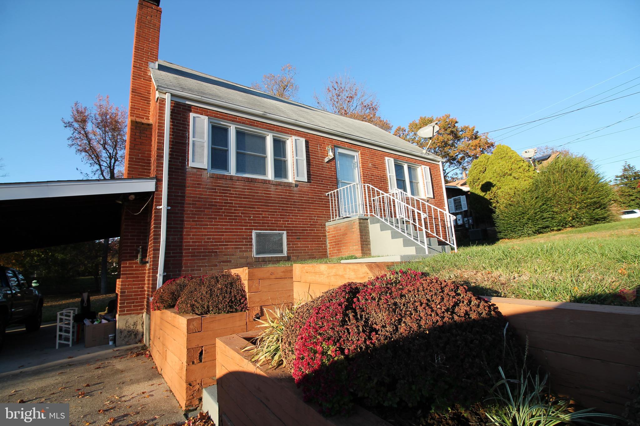 CHRIS MAR MANOR - Residential