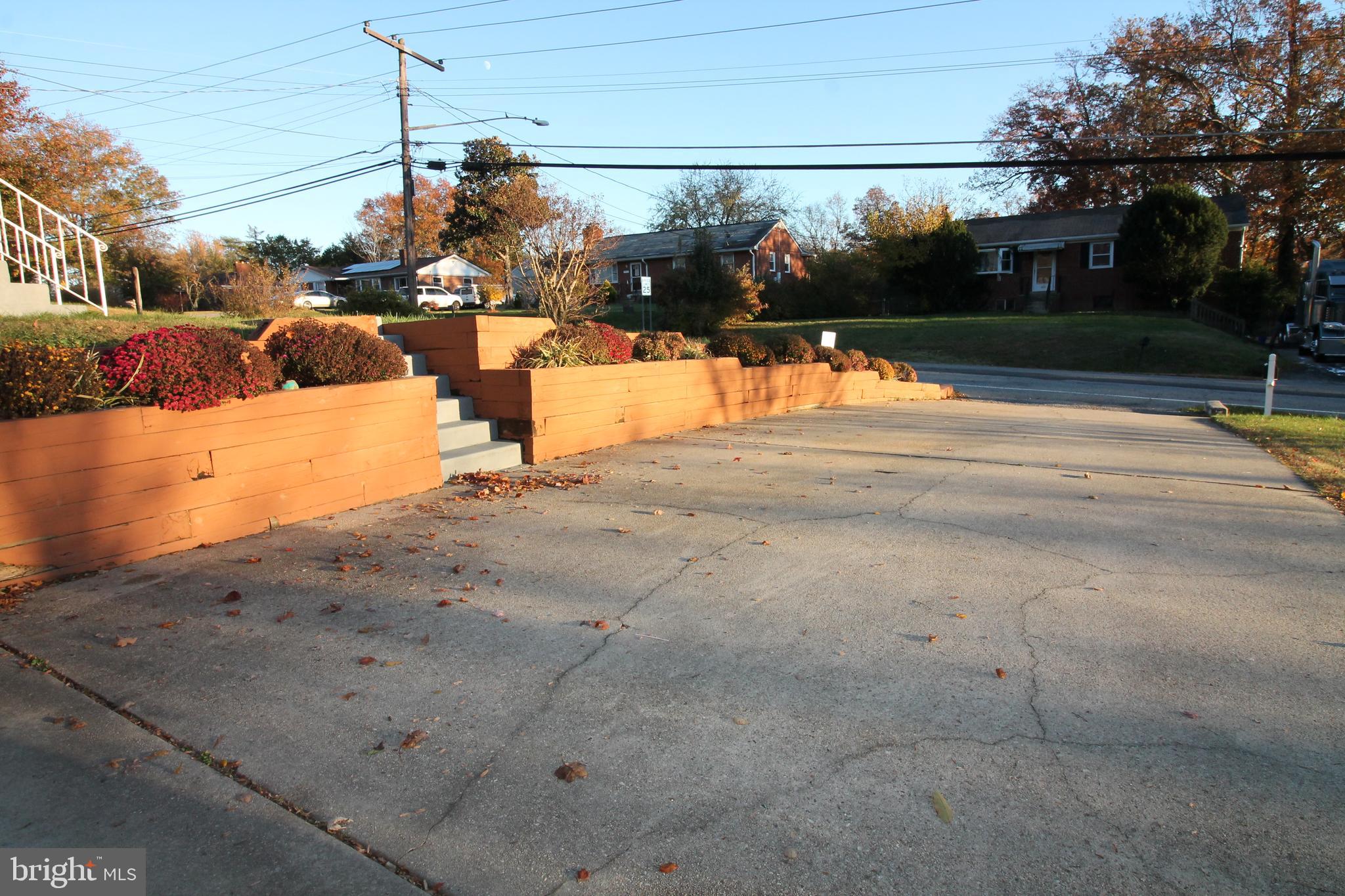 CHRIS MAR MANOR - Residential