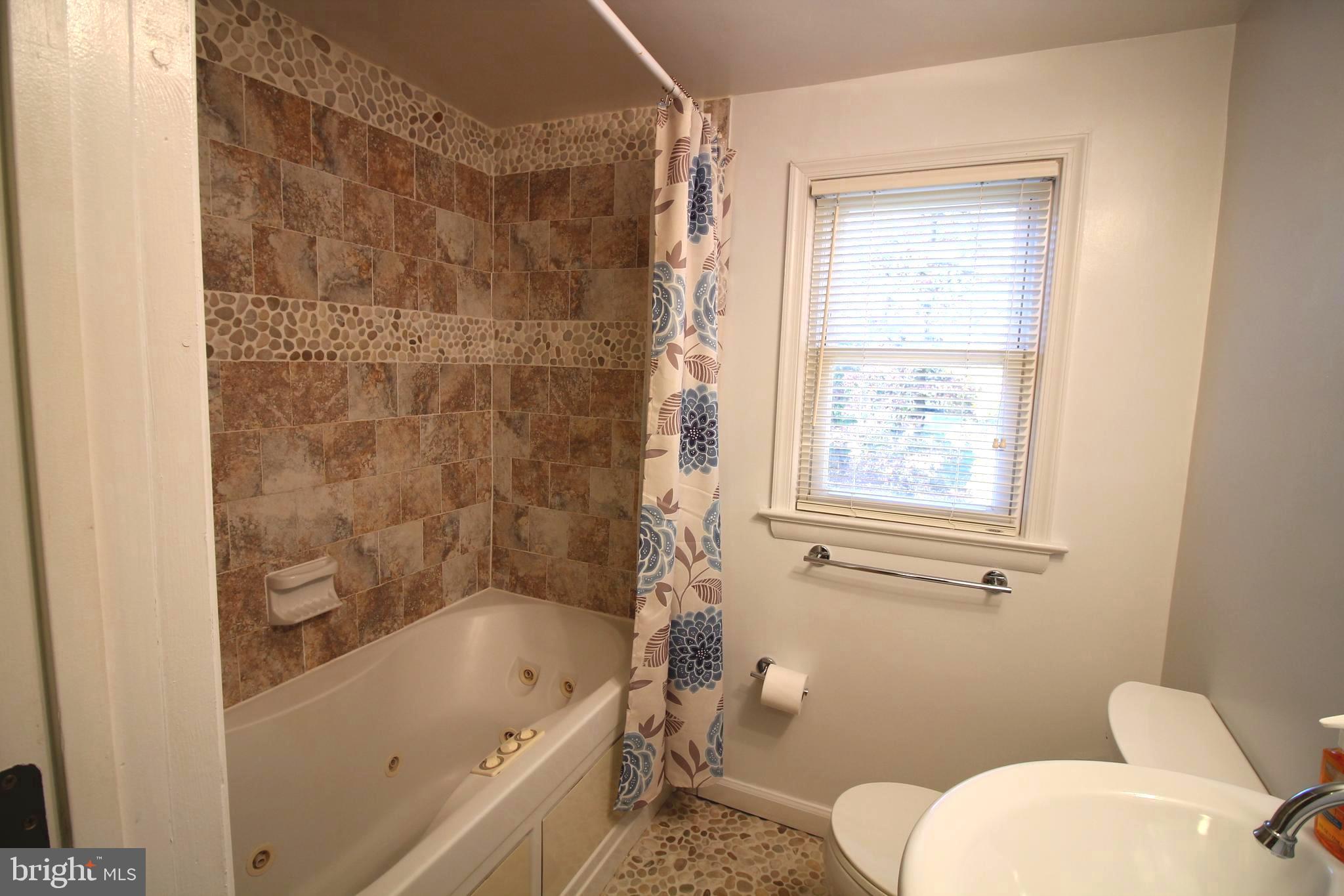 CHRIS MAR MANOR - Residential