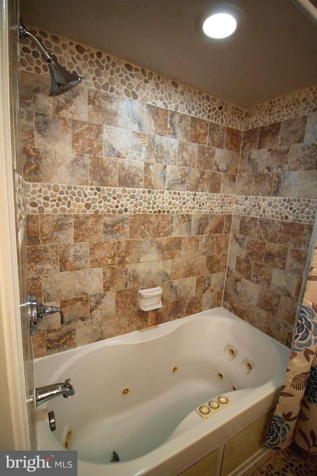 CHRIS MAR MANOR - Residential